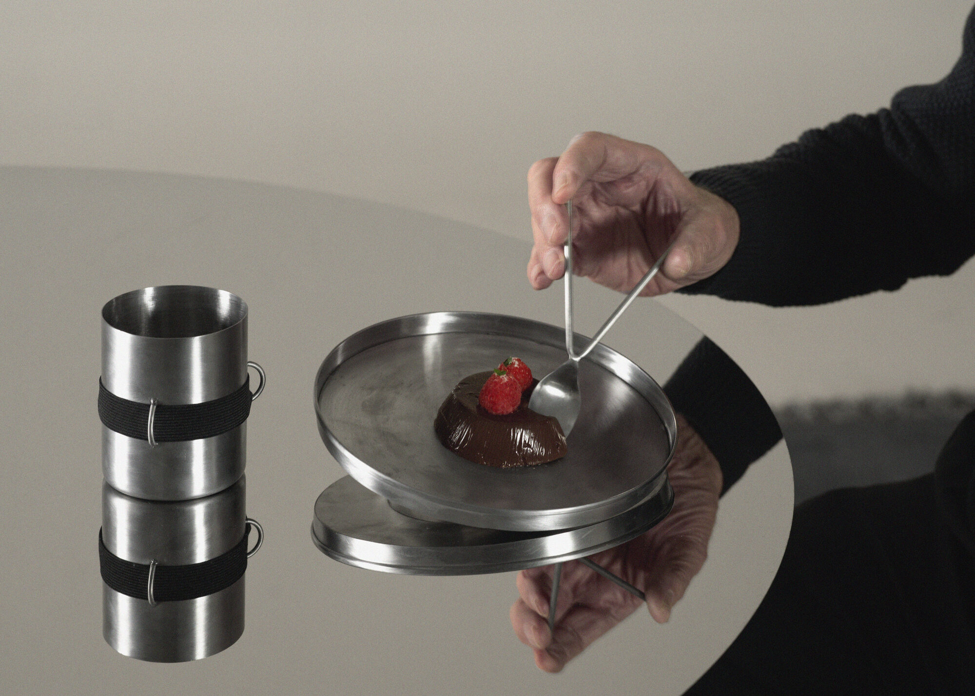 Tavola Distorta — dessert served on the designed plate